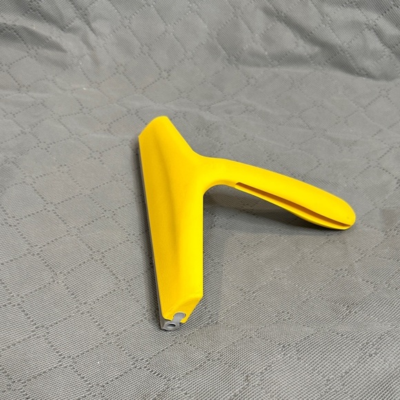 Yellow Squeegee Pet Hair Removal Quick Easy Sweeping Hand Held Squeegee - Picture 8 of 8